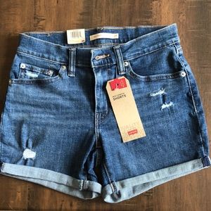Levi’s NWT Mid-length Shorts